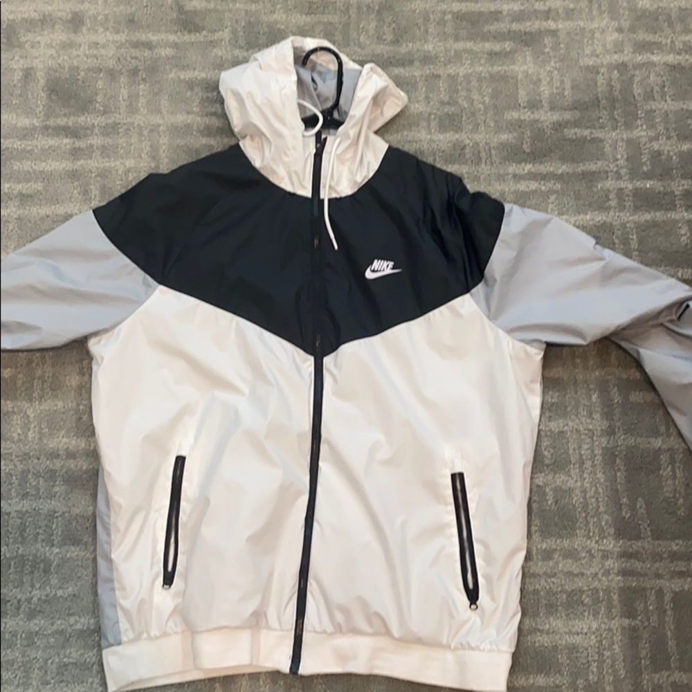 Nike hooded running windbreaker. Excellent
